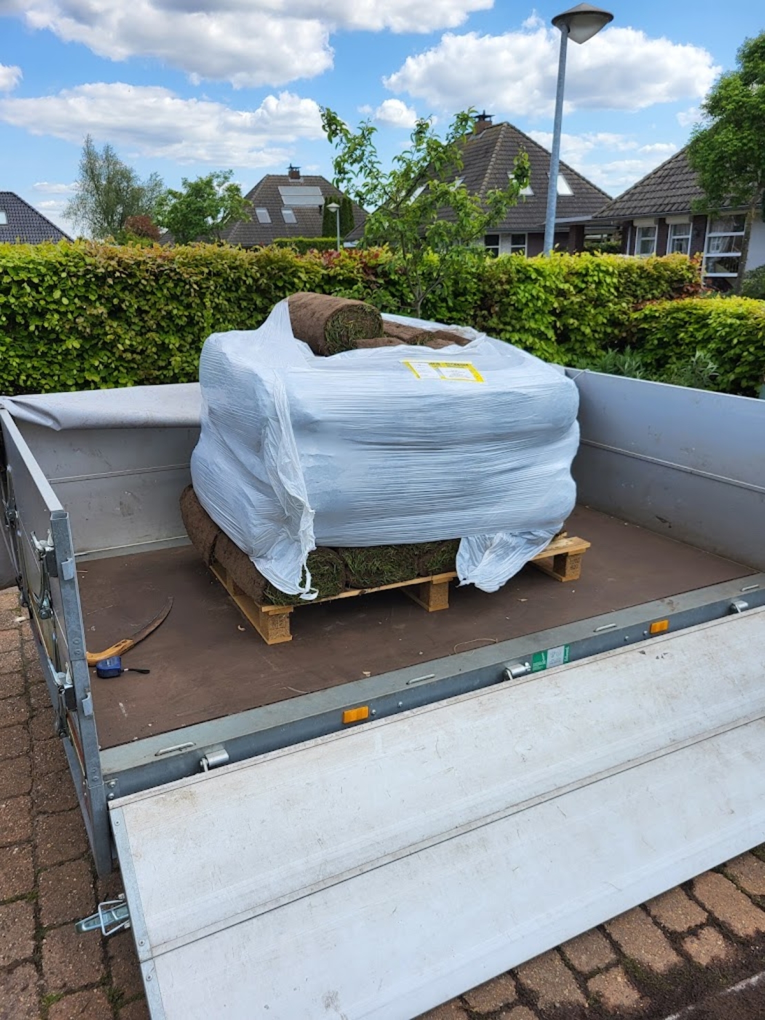 Hoe lang blijven rollen vers gras vers? Hoe veel tijd om te leggen heb ik