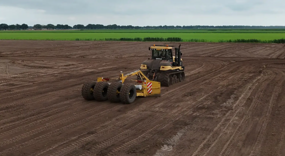 graszoden-ellermann-caterpillar-challenger.webp