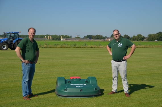 Robot maaier elektrisch milieuvriendelijke gazon aanleggen met gras biologisch ecologisch tuinieren