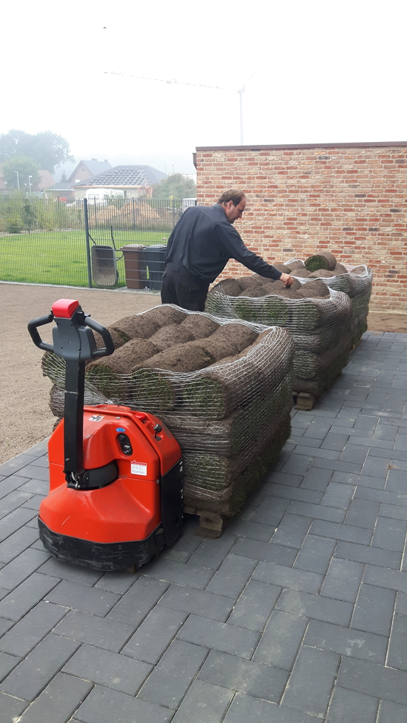 U hoeft niet per se aanwezig te zijn tijdens de levering van uw graszoden