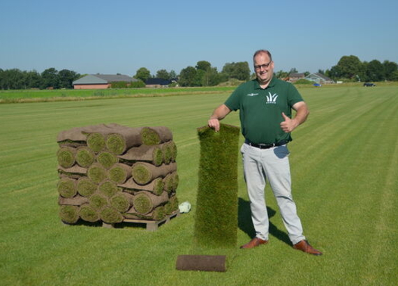 Familie Ellermann op de kwekerij, waar passie en vakmanschap samenkomen in de graszodenproductie