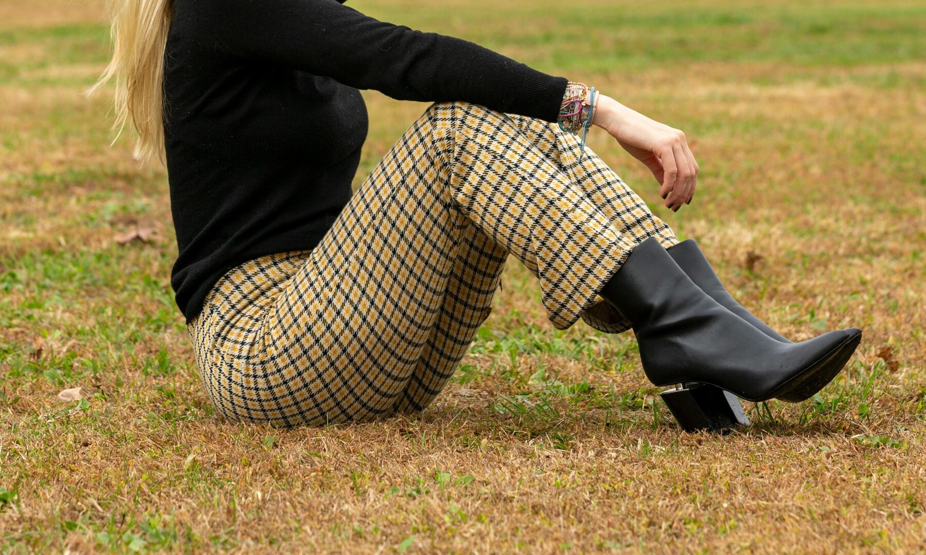 Gras is geel geworden droog gazon verbrand grasveld (Groot).jpg